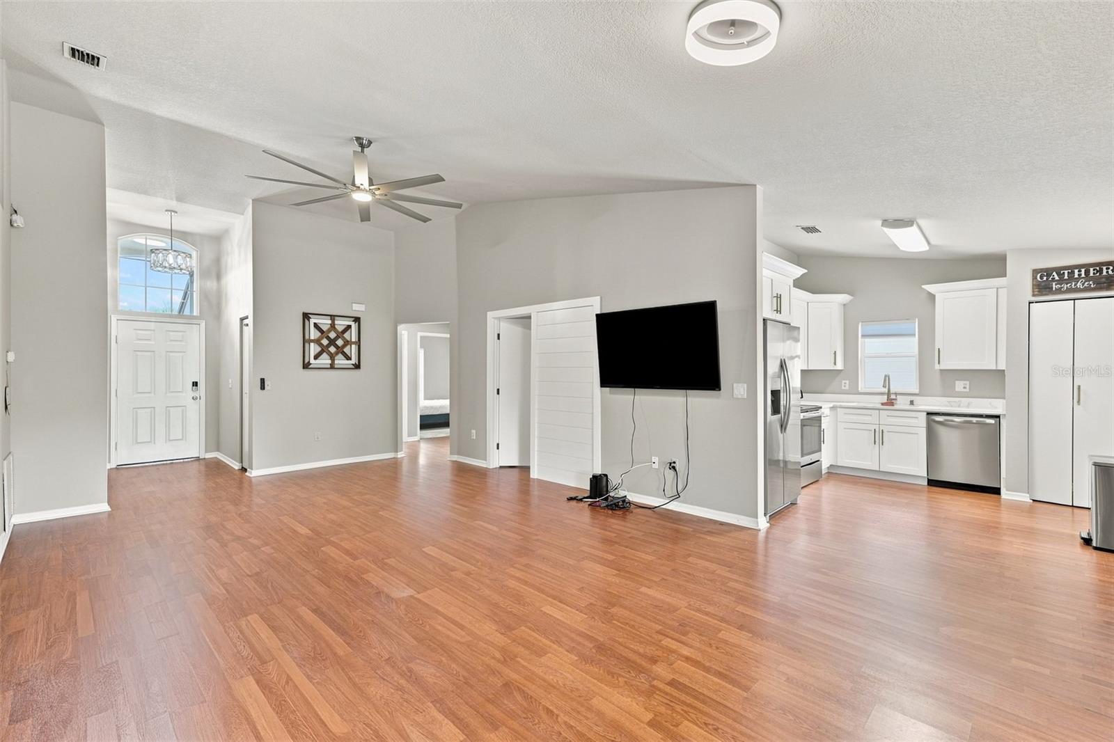 128 LOOKOUT DR — photo 9