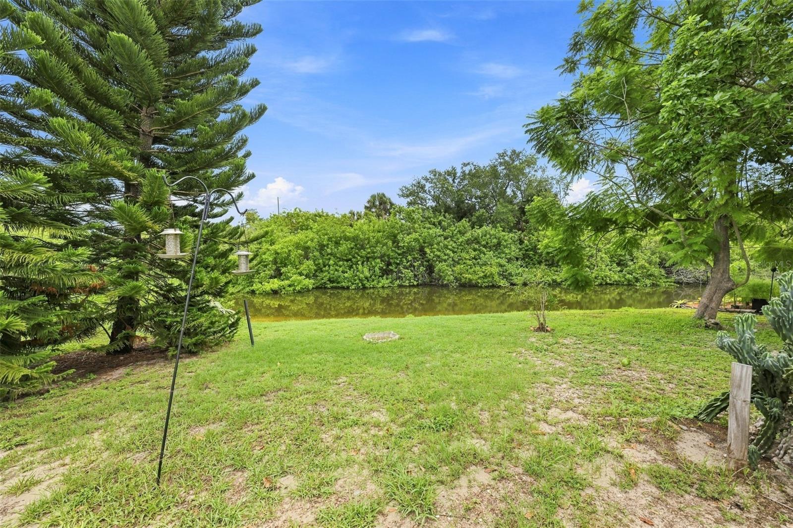 128 LOOKOUT DR — photo 32