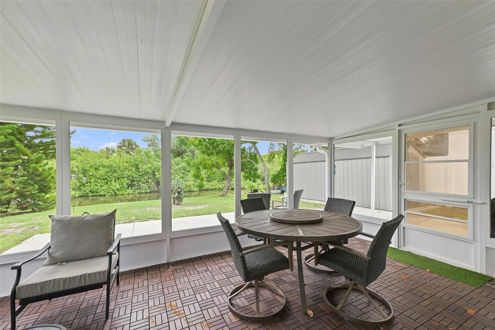 128 LOOKOUT DR — photo 29