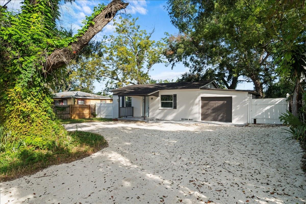 704 E WILMA ST — photo 2