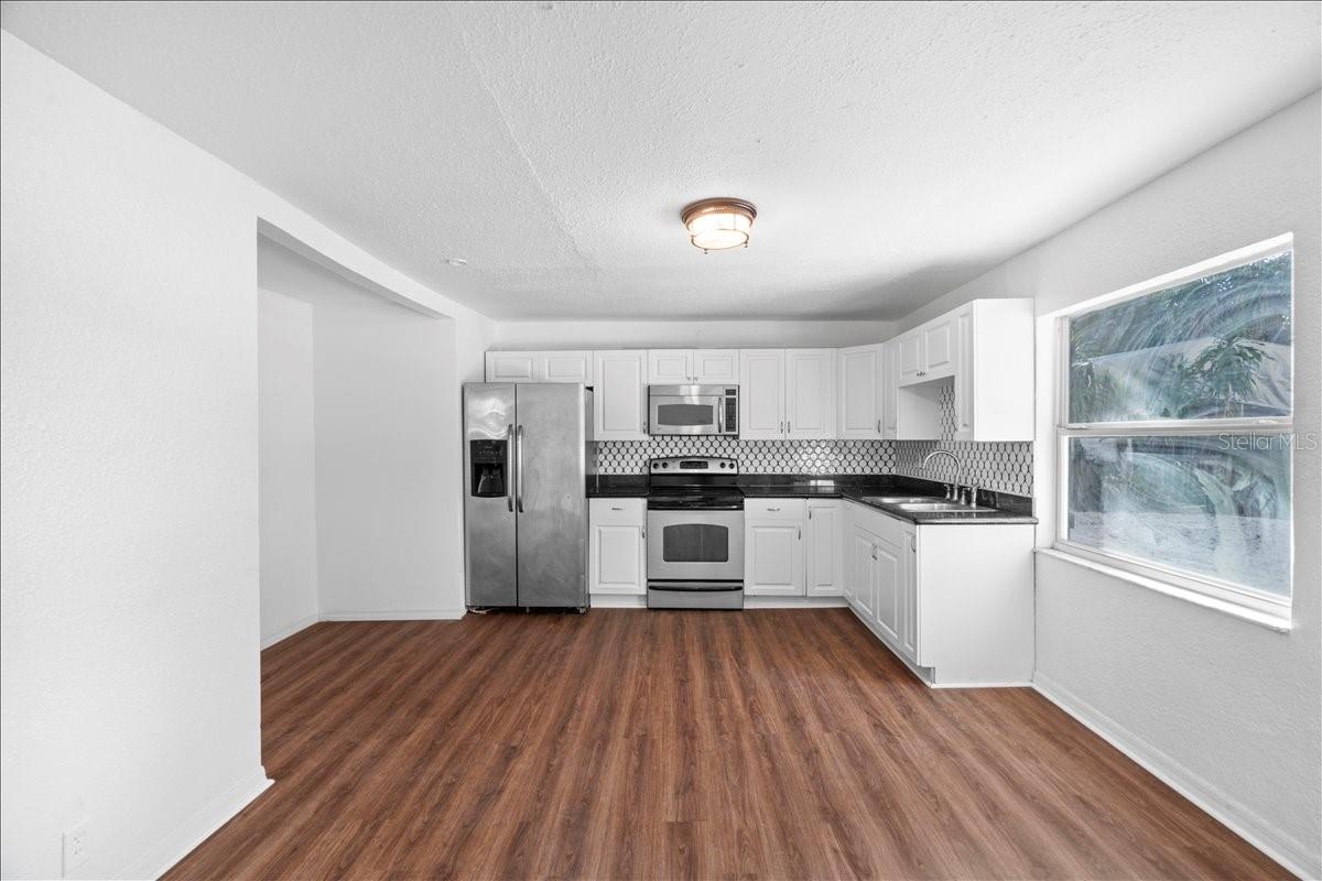 704 E WILMA ST — photo 8