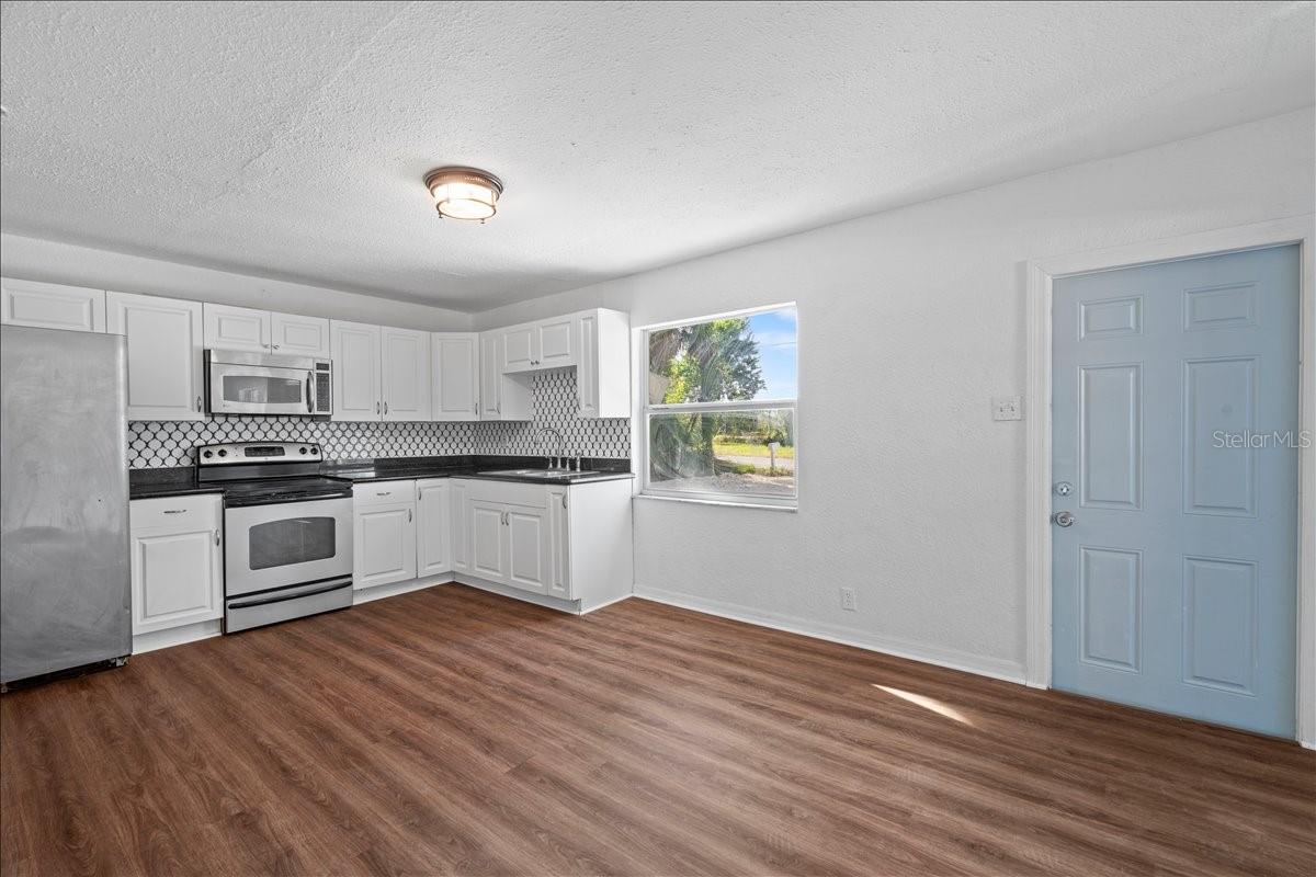 704 E WILMA ST — photo 7