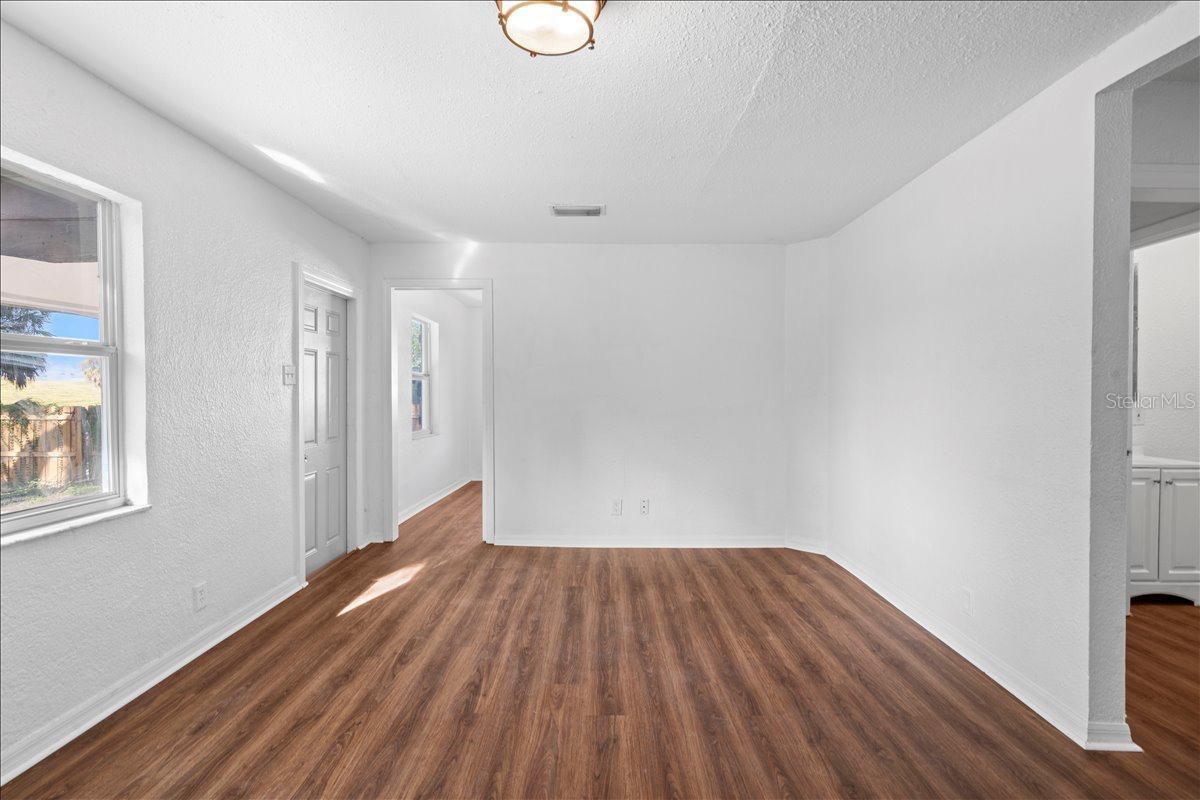 704 E WILMA ST — photo 10