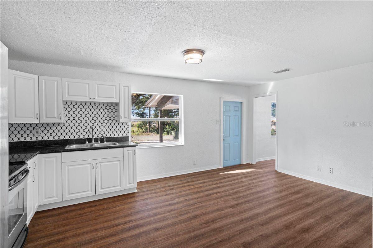 704 E WILMA ST — photo 6
