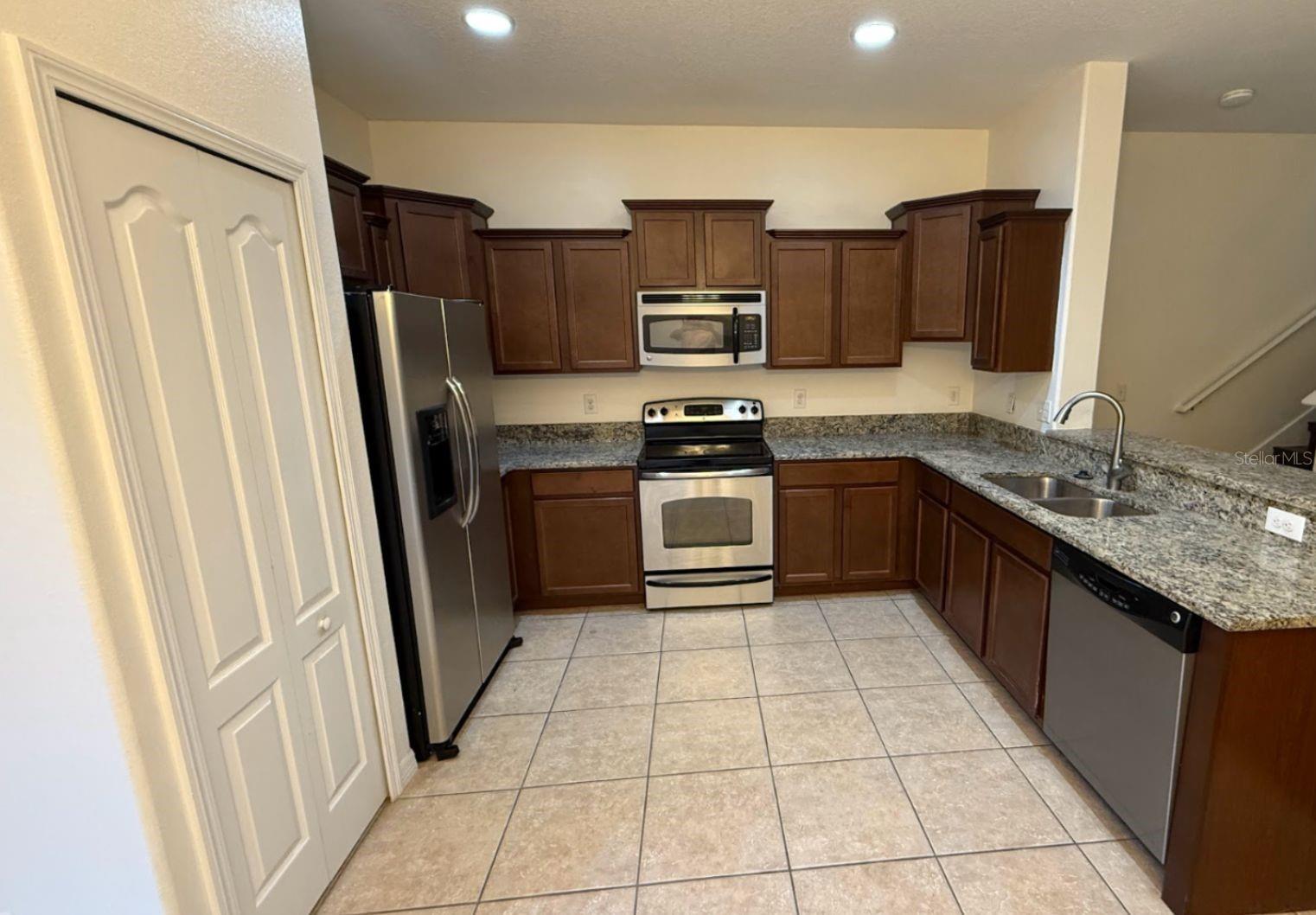 2807 LANTERN HILL AVE — photo 6