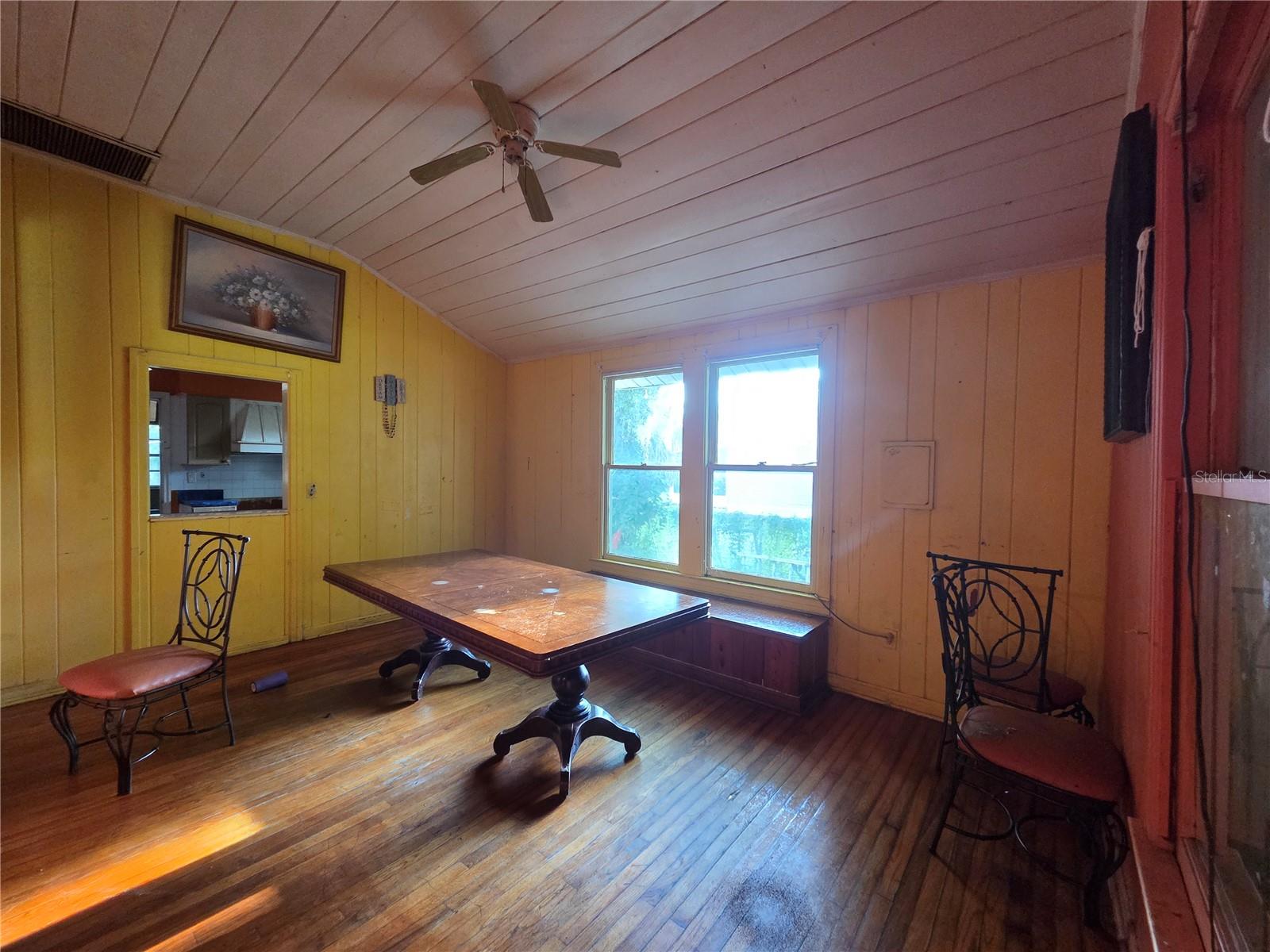 113 W STRICKLAND ST — photo 12