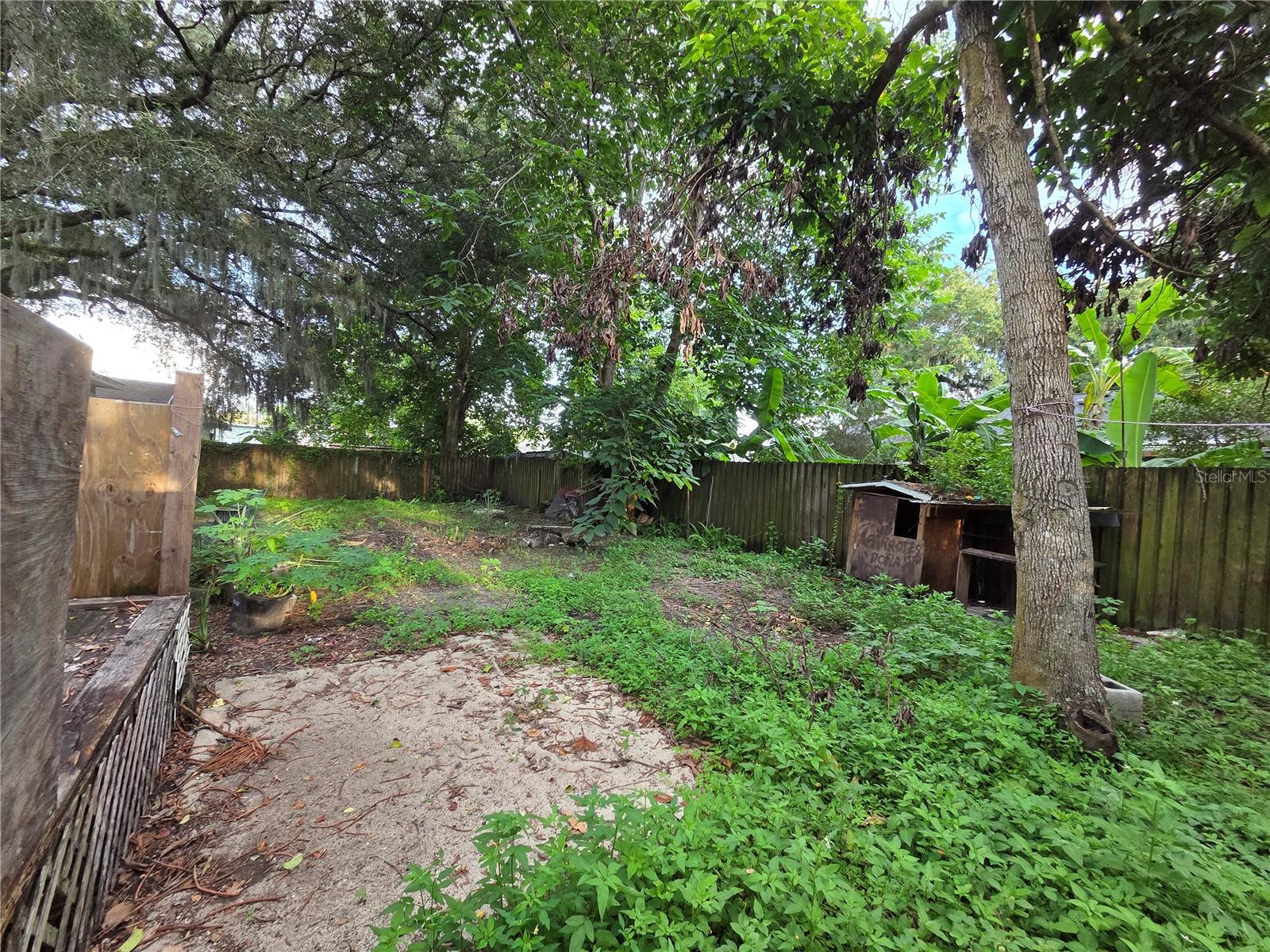 113 W STRICKLAND ST — photo 28