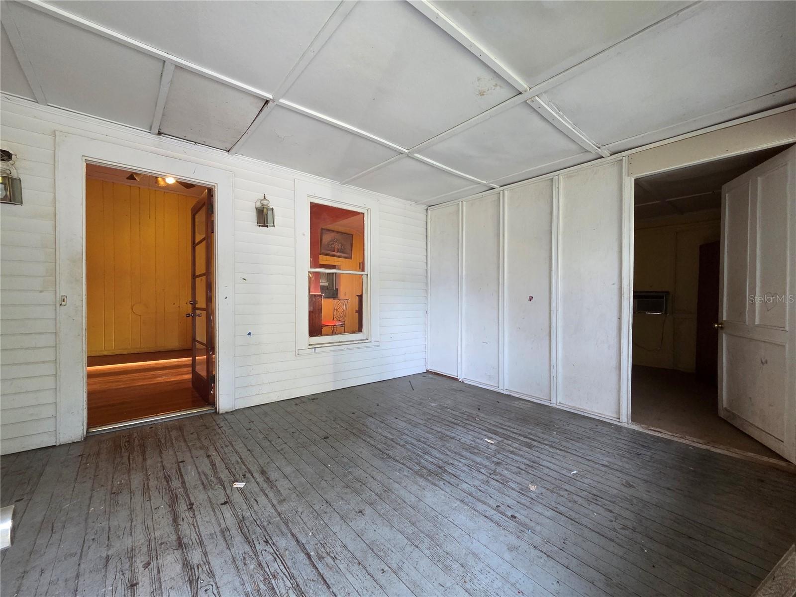 113 W STRICKLAND ST — photo 6