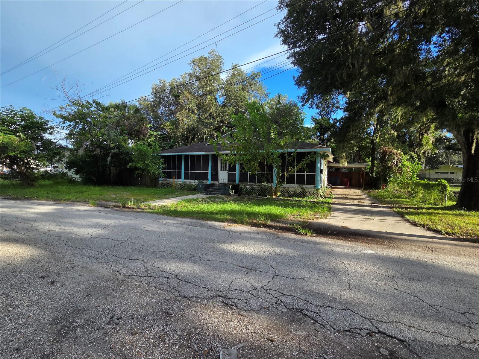 113 W STRICKLAND ST — photo 2