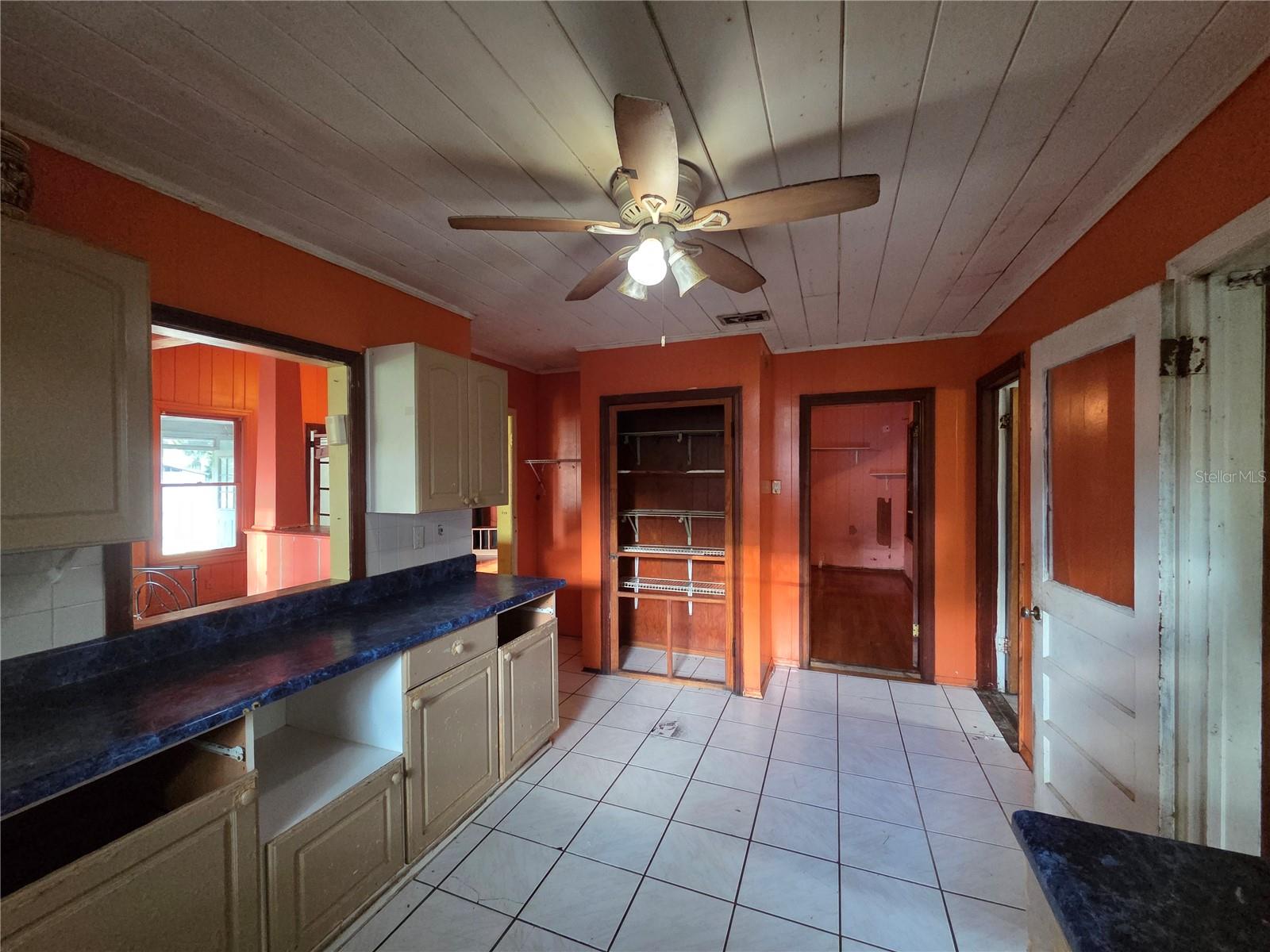 113 W STRICKLAND ST — photo 14