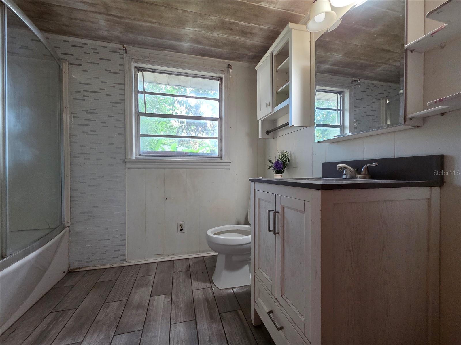 113 W STRICKLAND ST — photo 16