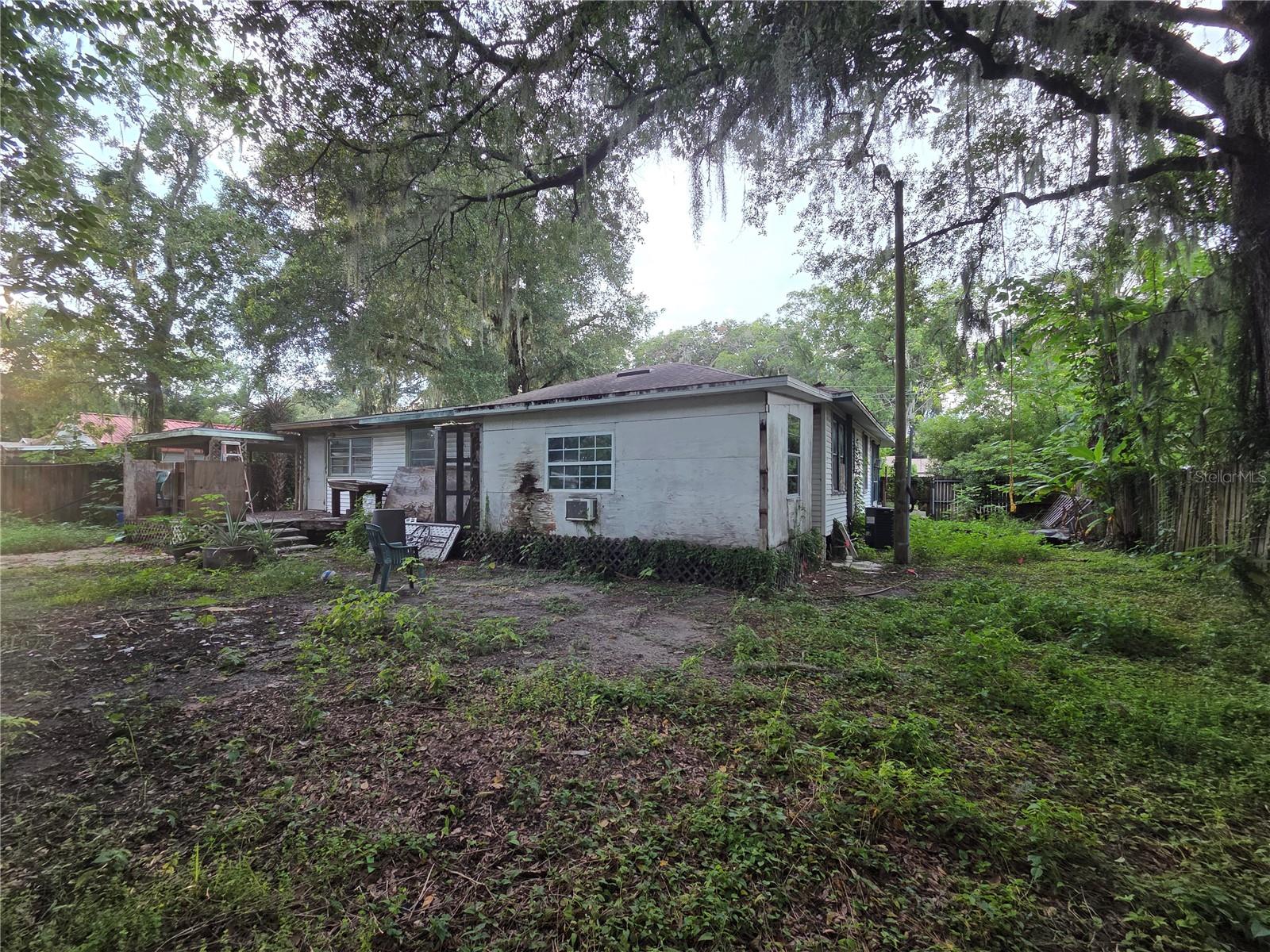 113 W STRICKLAND ST — photo 29