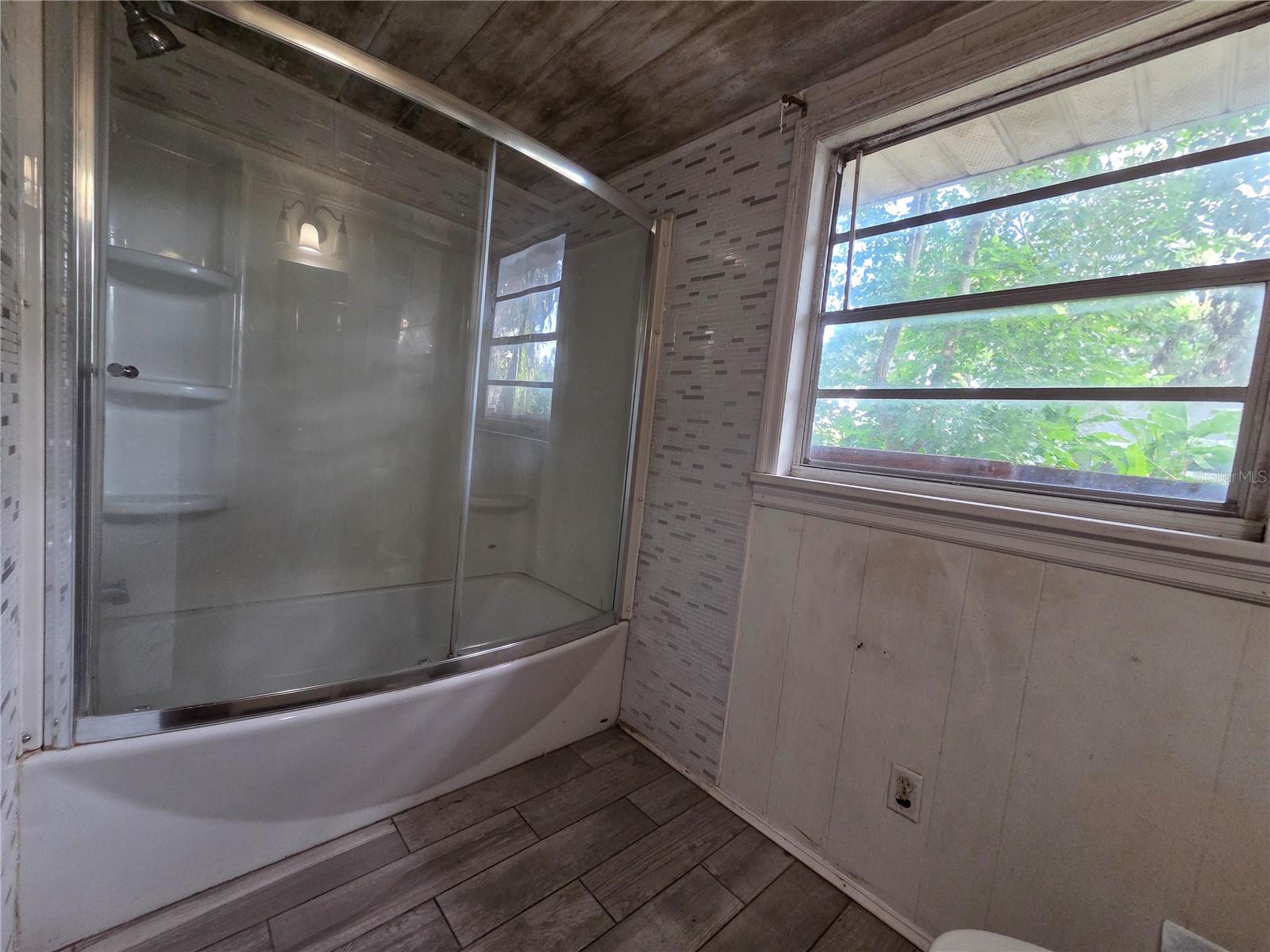 113 W STRICKLAND ST — photo 17