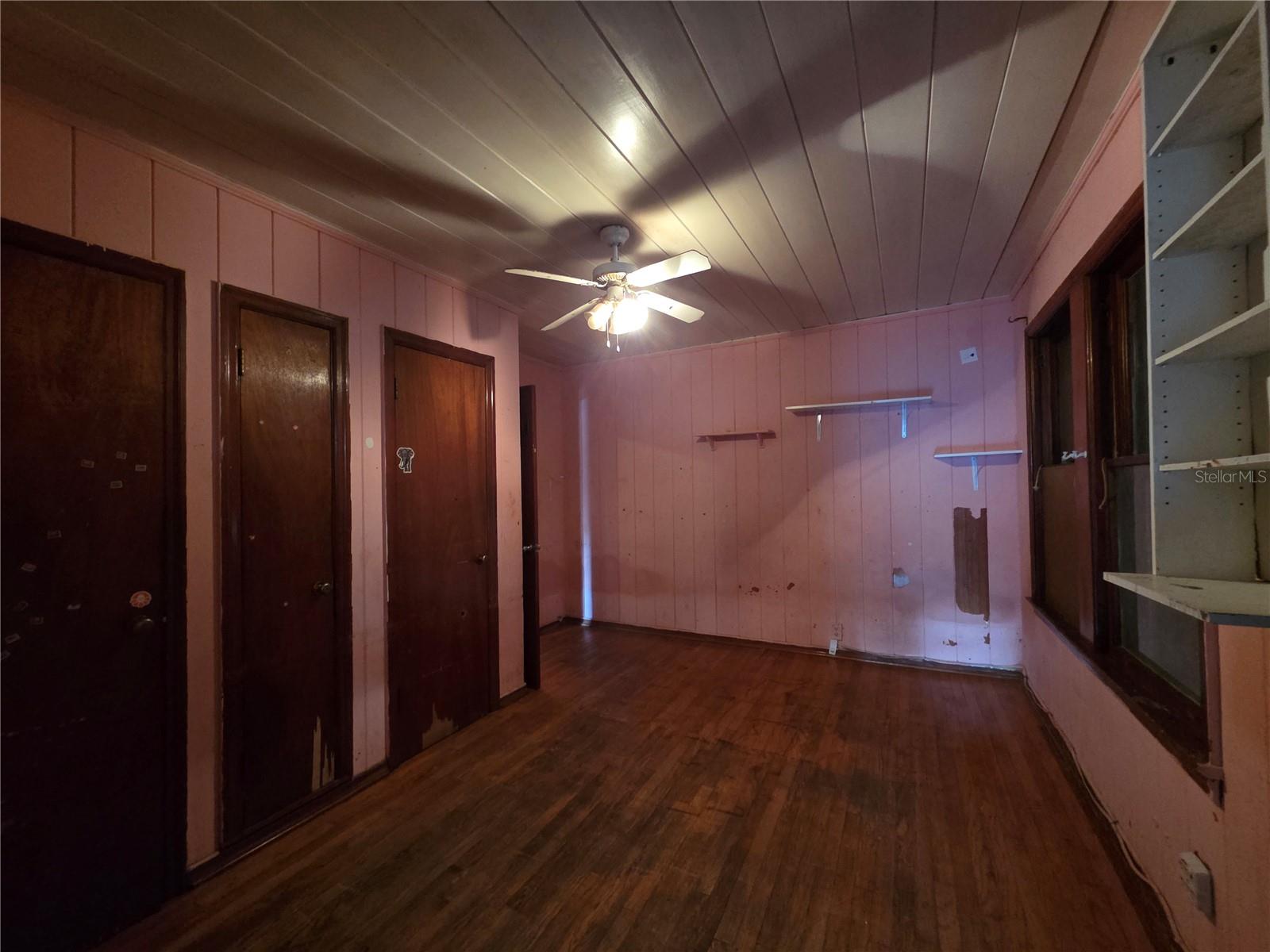 113 W STRICKLAND ST — photo 18
