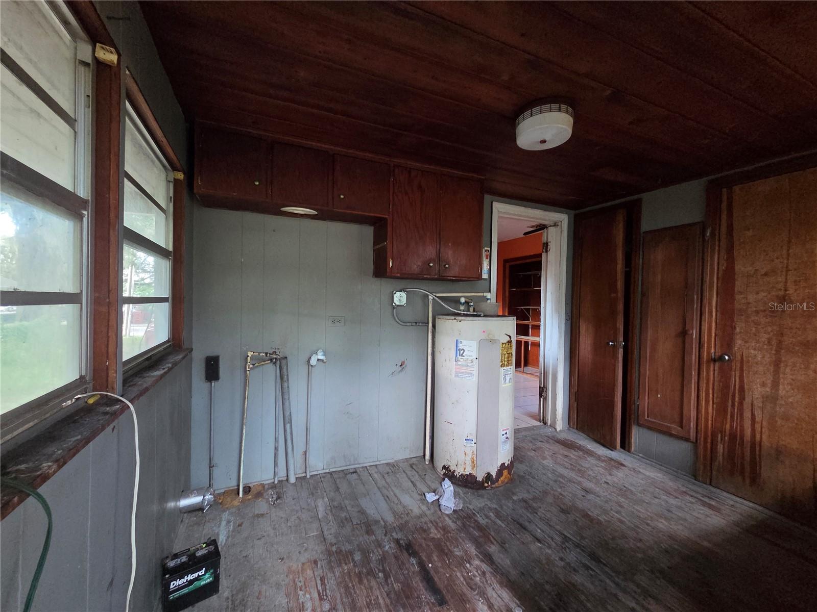 113 W STRICKLAND ST — photo 26