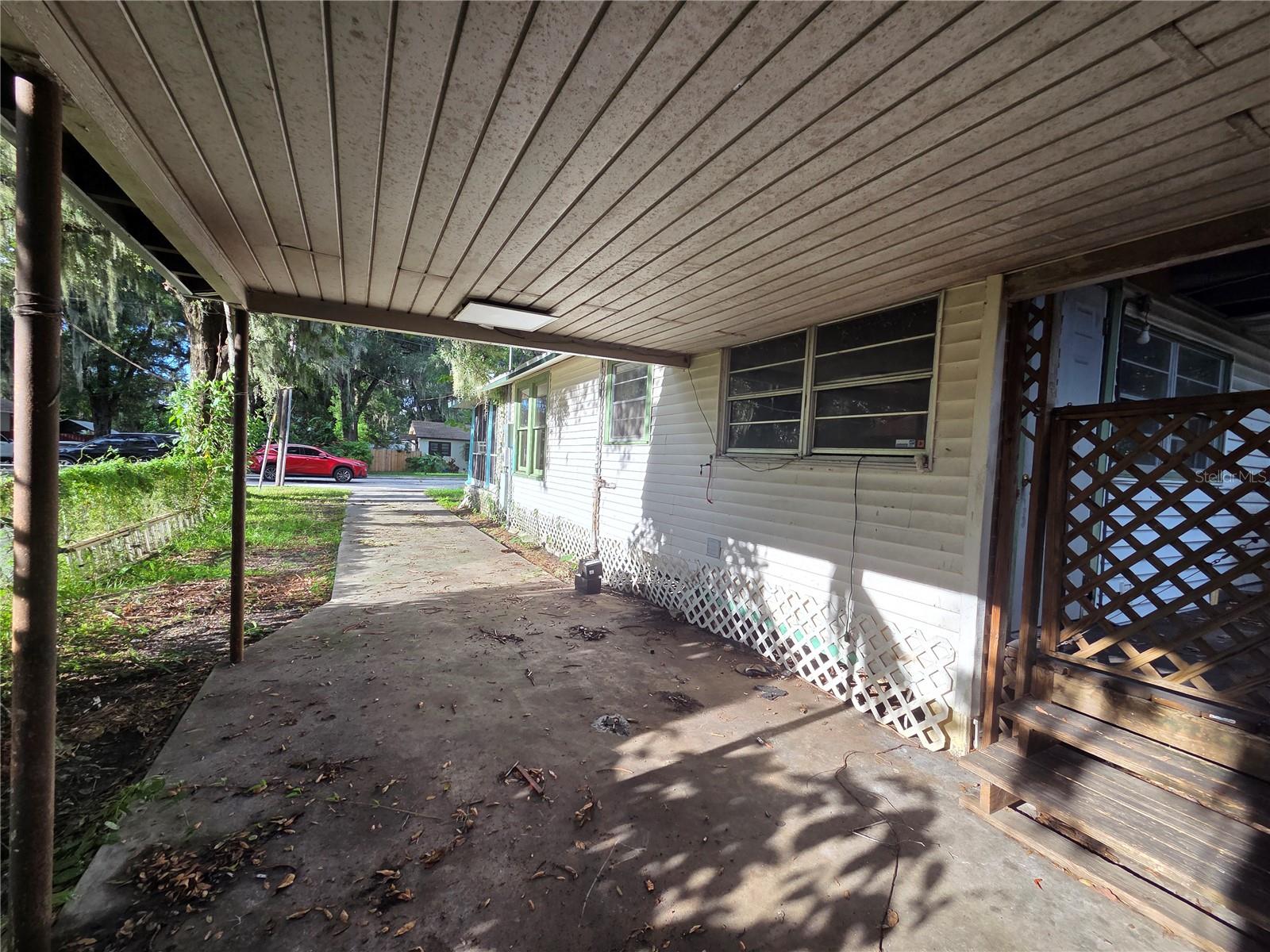 113 W STRICKLAND ST — photo 5