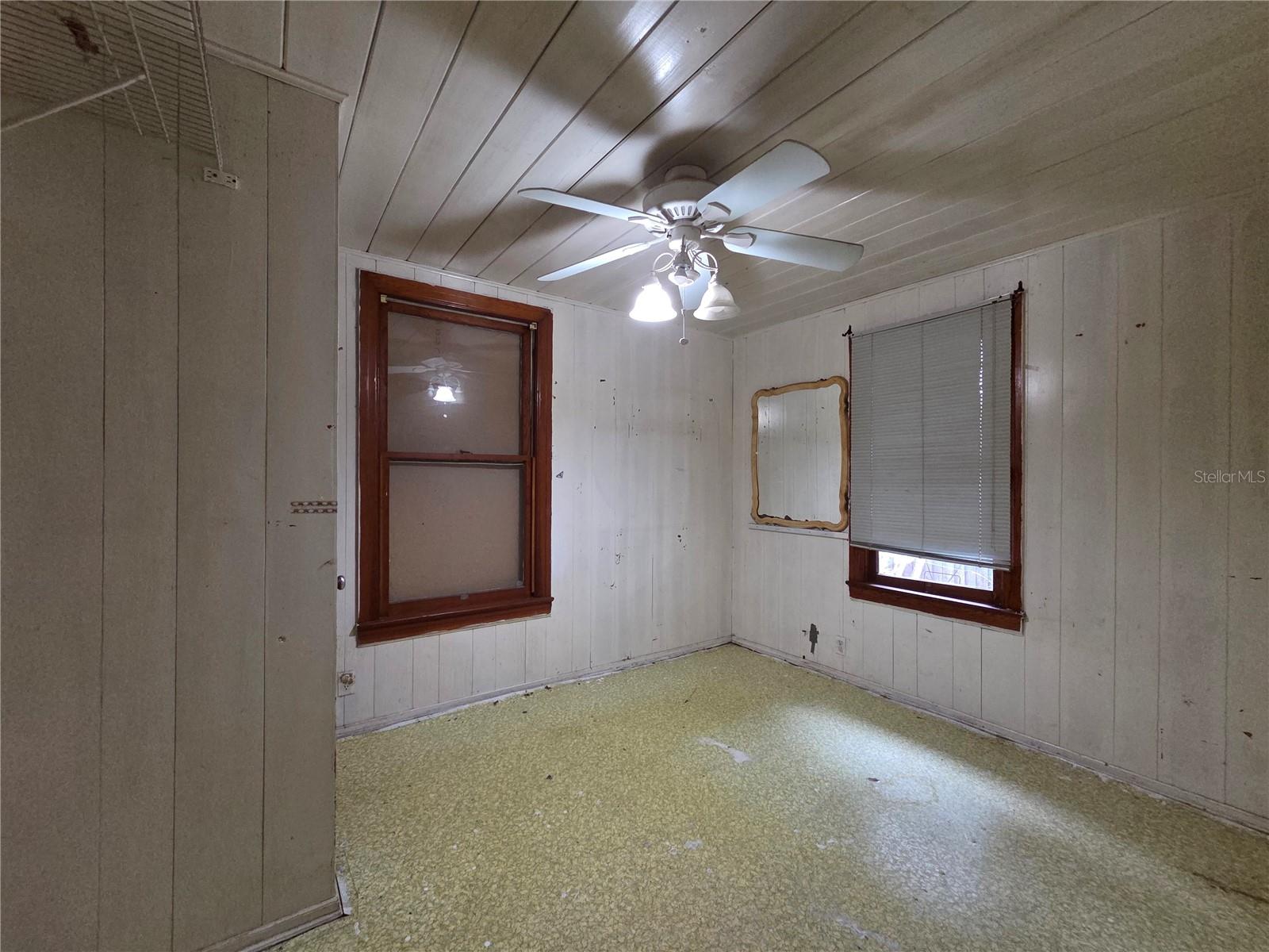 113 W STRICKLAND ST — photo 20