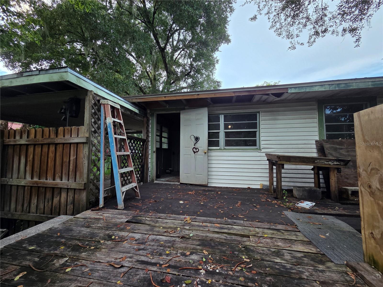 113 W STRICKLAND ST — photo 27