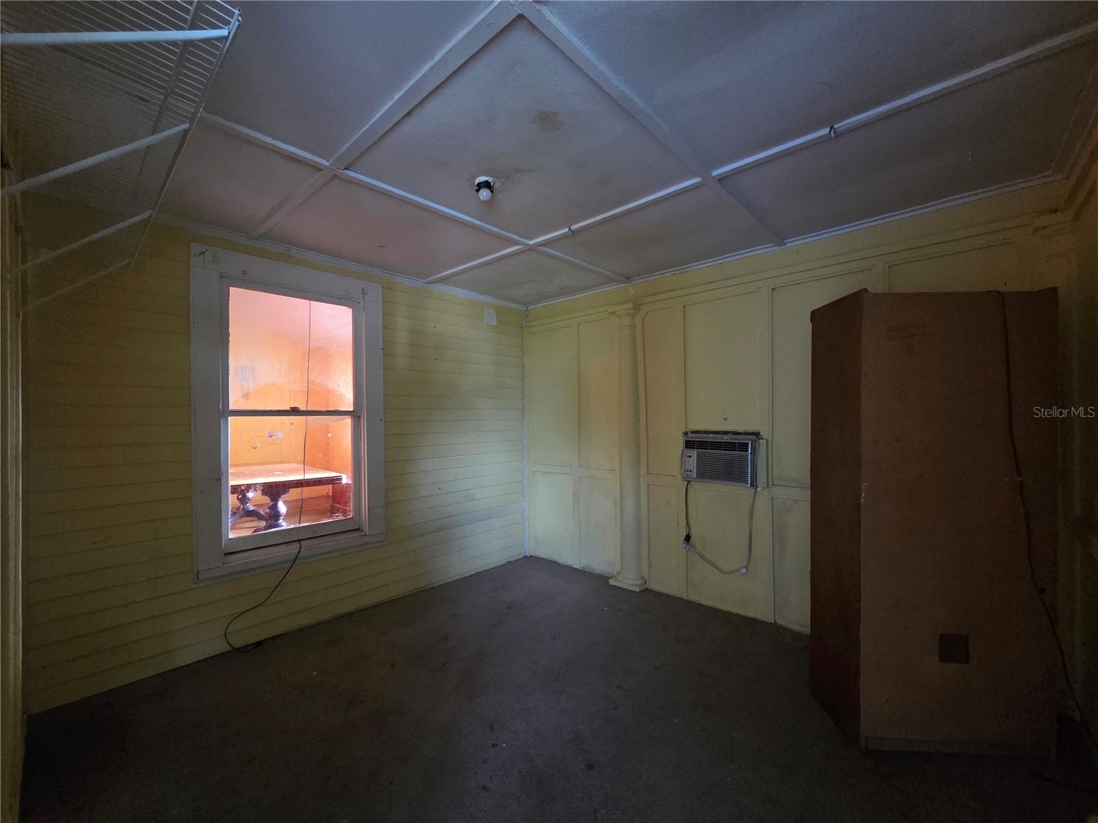 113 W STRICKLAND ST — photo 7