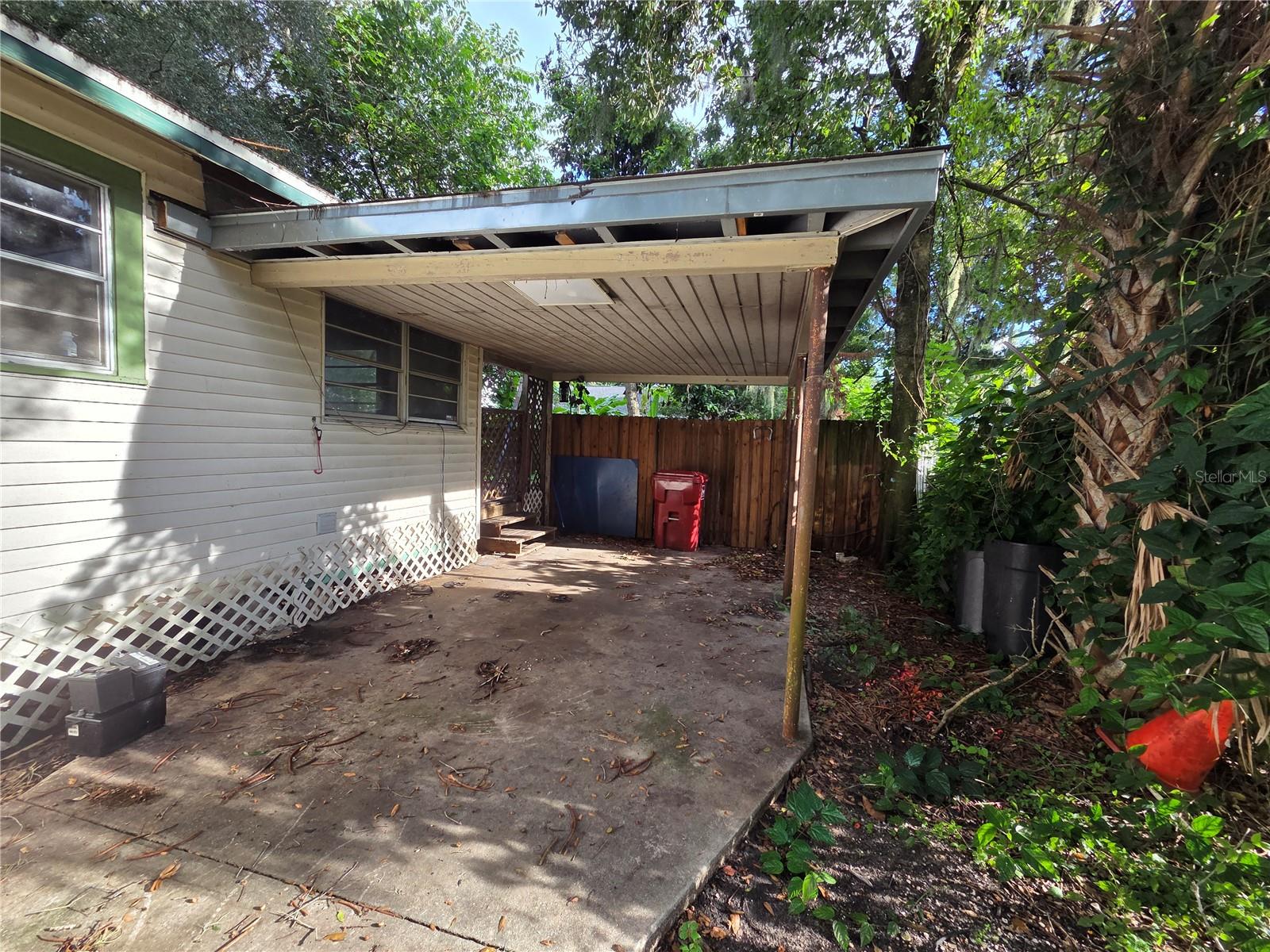 113 W STRICKLAND ST — photo 4