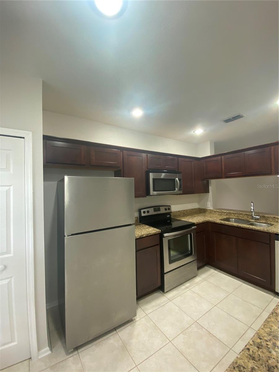 8547 HUNTERS KEY CIR — photo 4