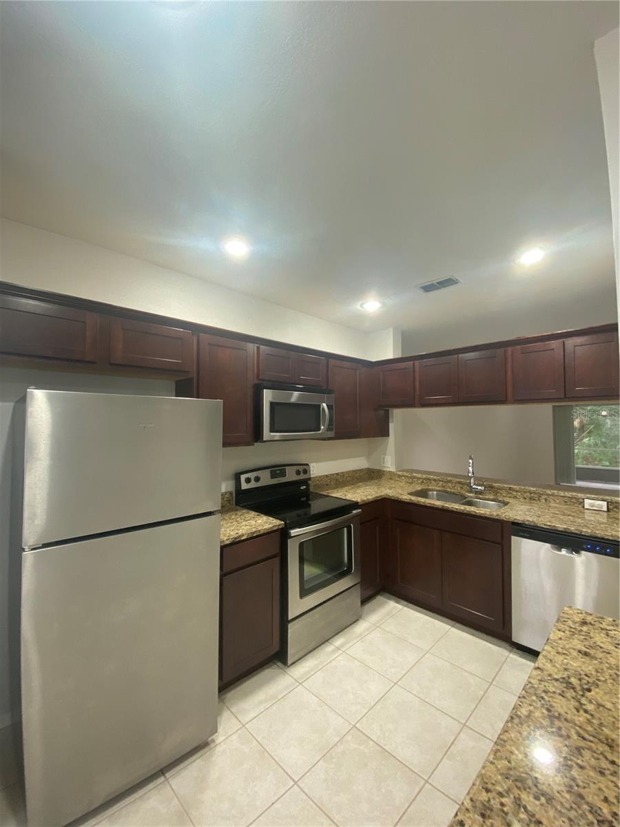 8547 HUNTERS KEY CIR — photo 3