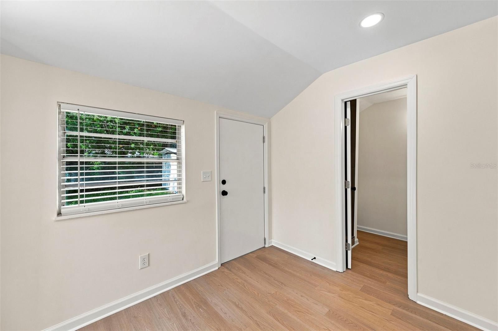 917 E 25TH AVE — photo 15