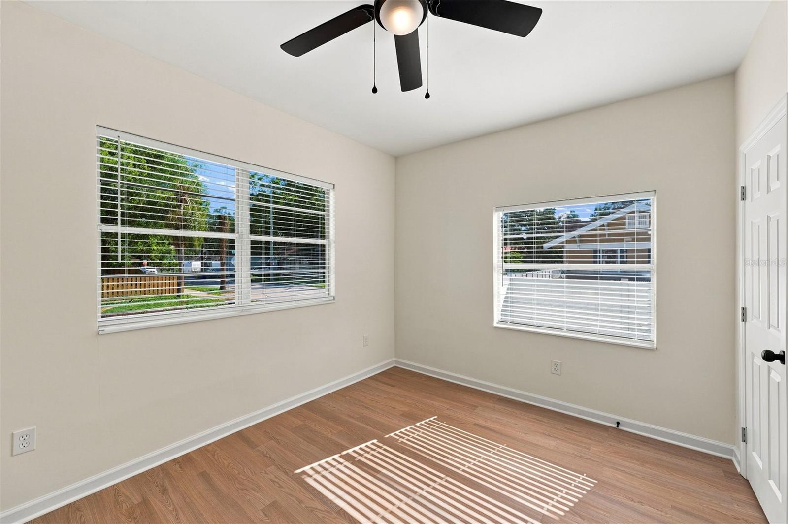 917 E 25TH AVE — photo 30