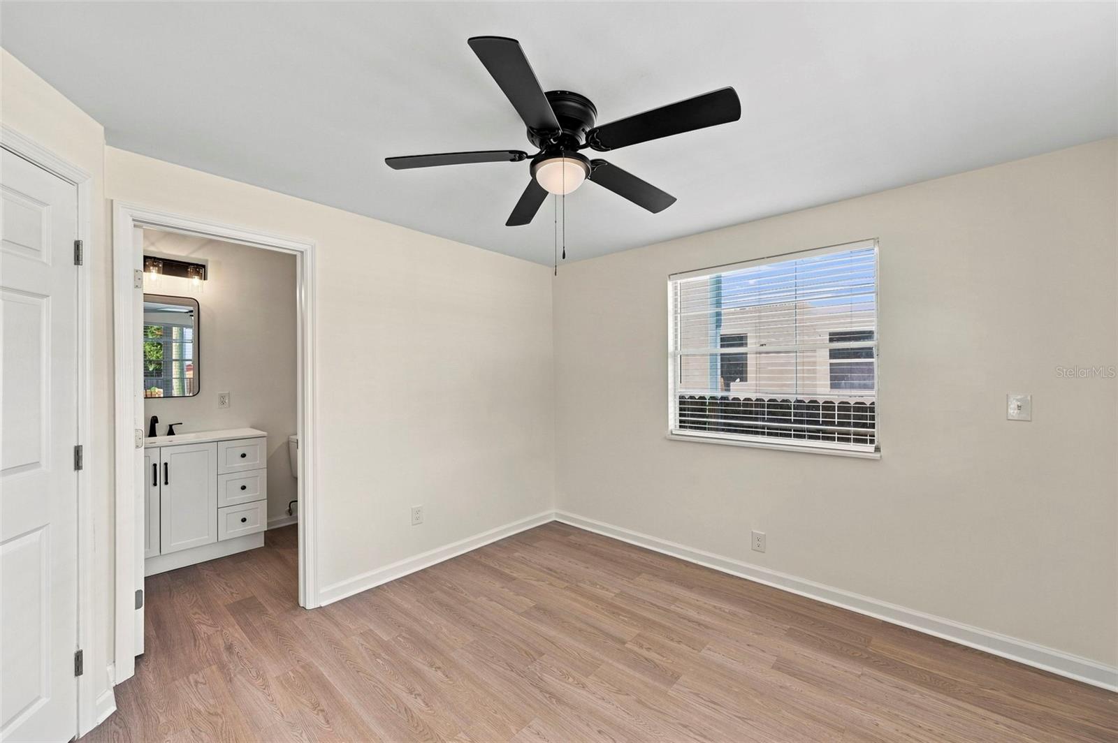 917 E 25TH AVE — photo 36
