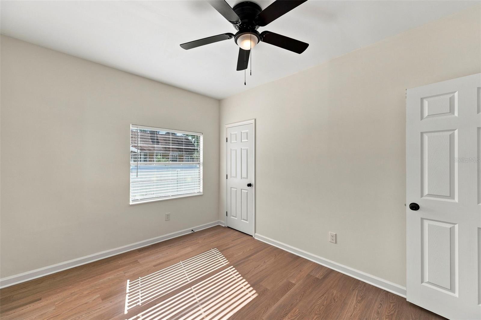 917 E 25TH AVE — photo 31