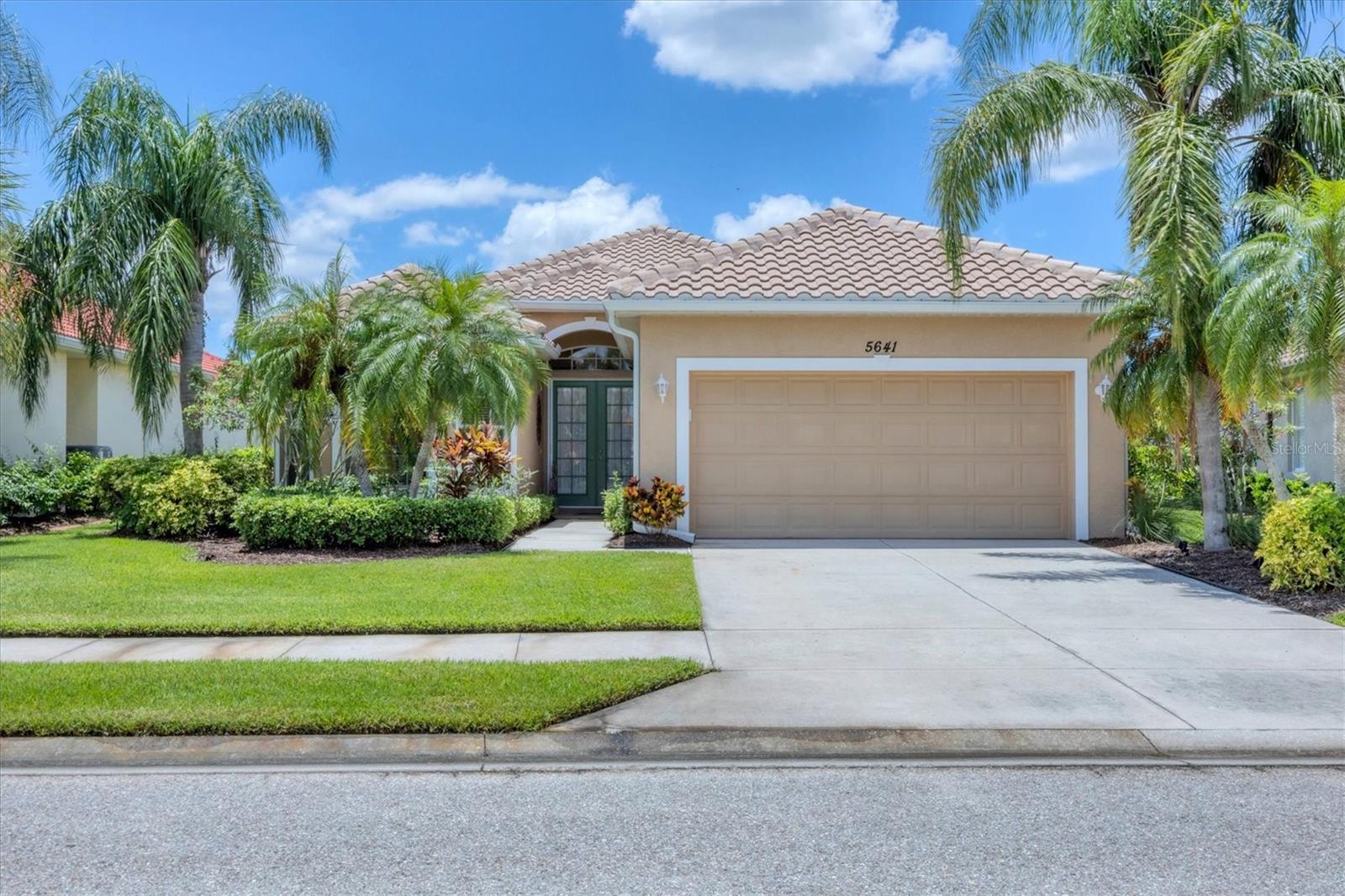 5641 WHISPERING OAKS DR — photo 8