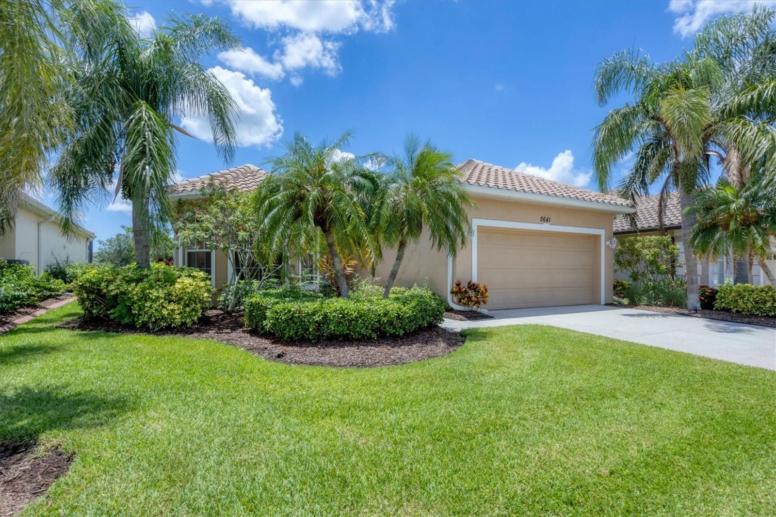 5641 WHISPERING OAKS DR — photo 5