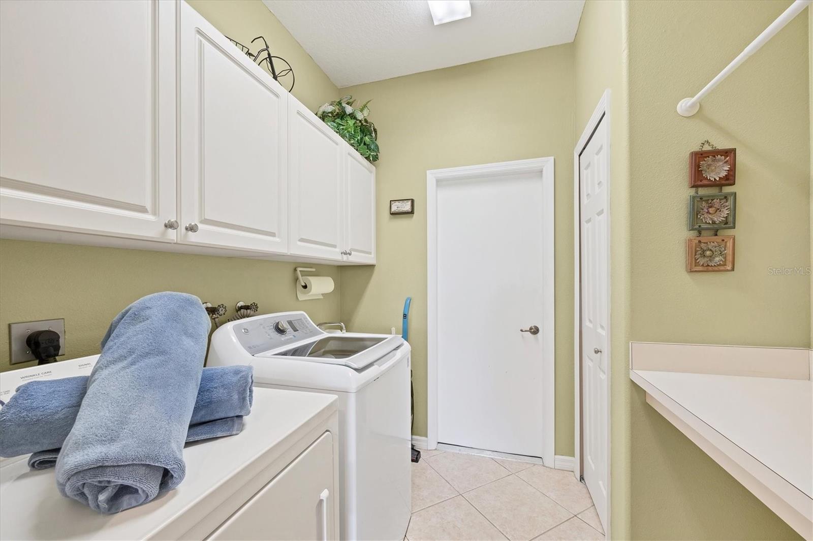 5641 WHISPERING OAKS DR — photo 32