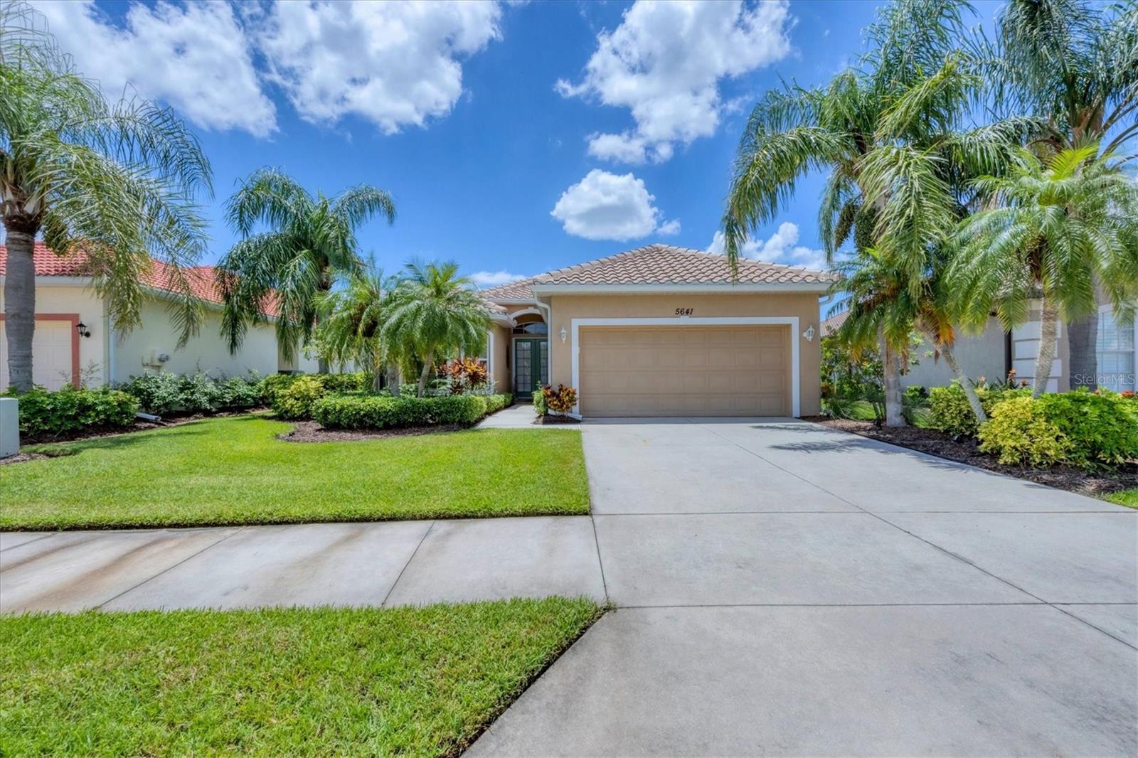 5641 WHISPERING OAKS DR — photo 6