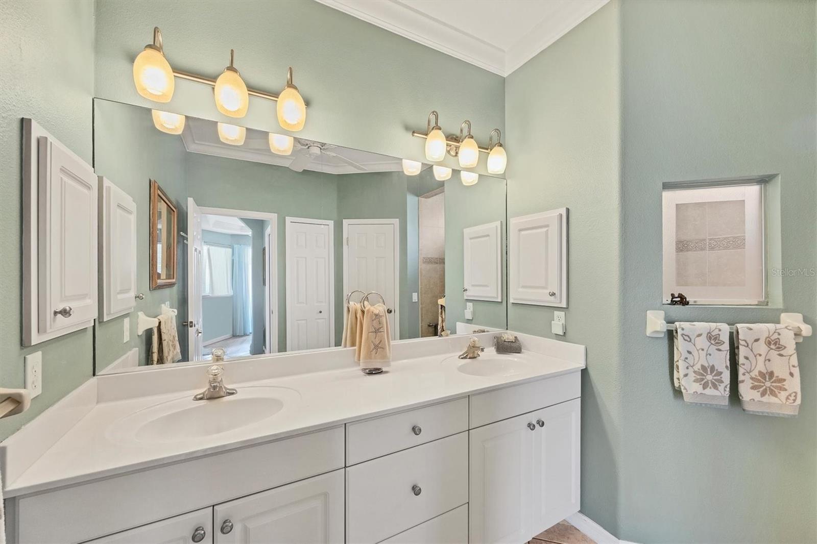 5641 WHISPERING OAKS DR — photo 28