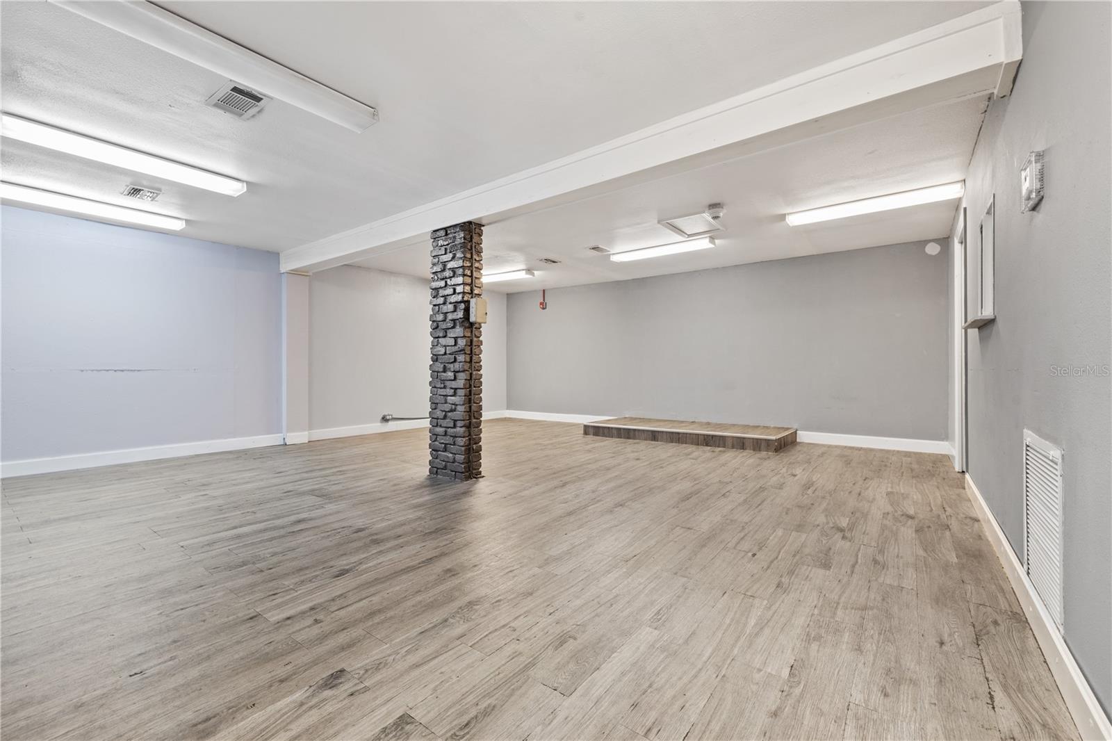 711 N PARSONS AVE — photo 18