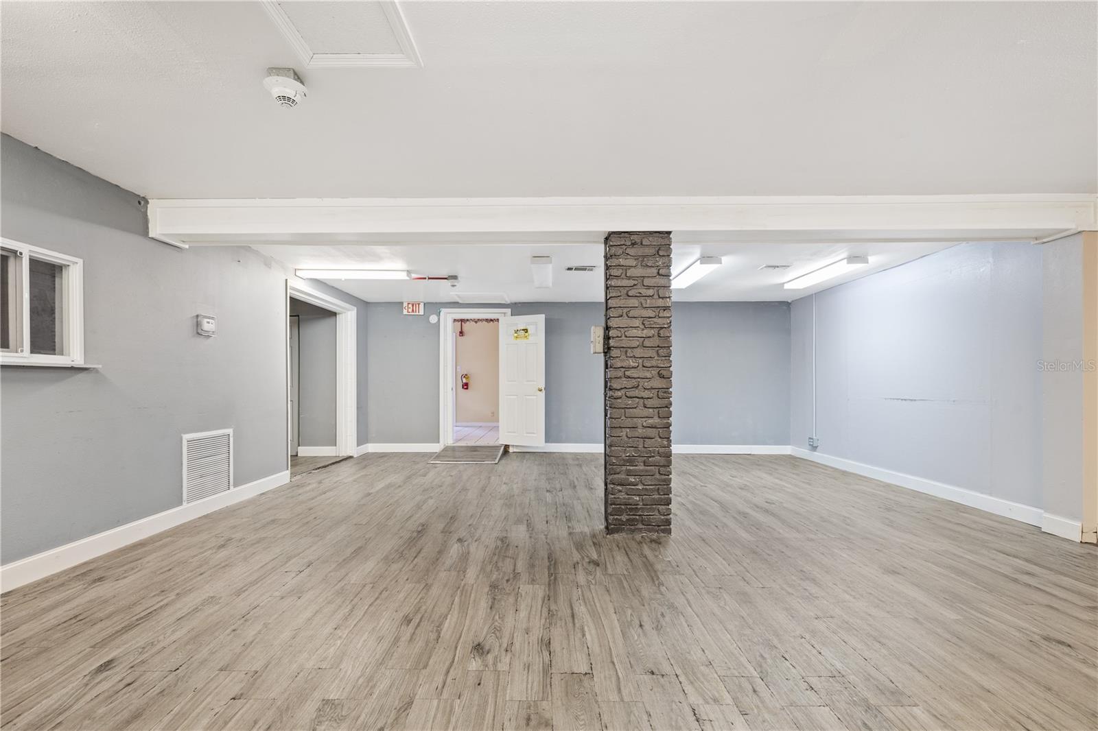 711 N PARSONS AVE — photo 17