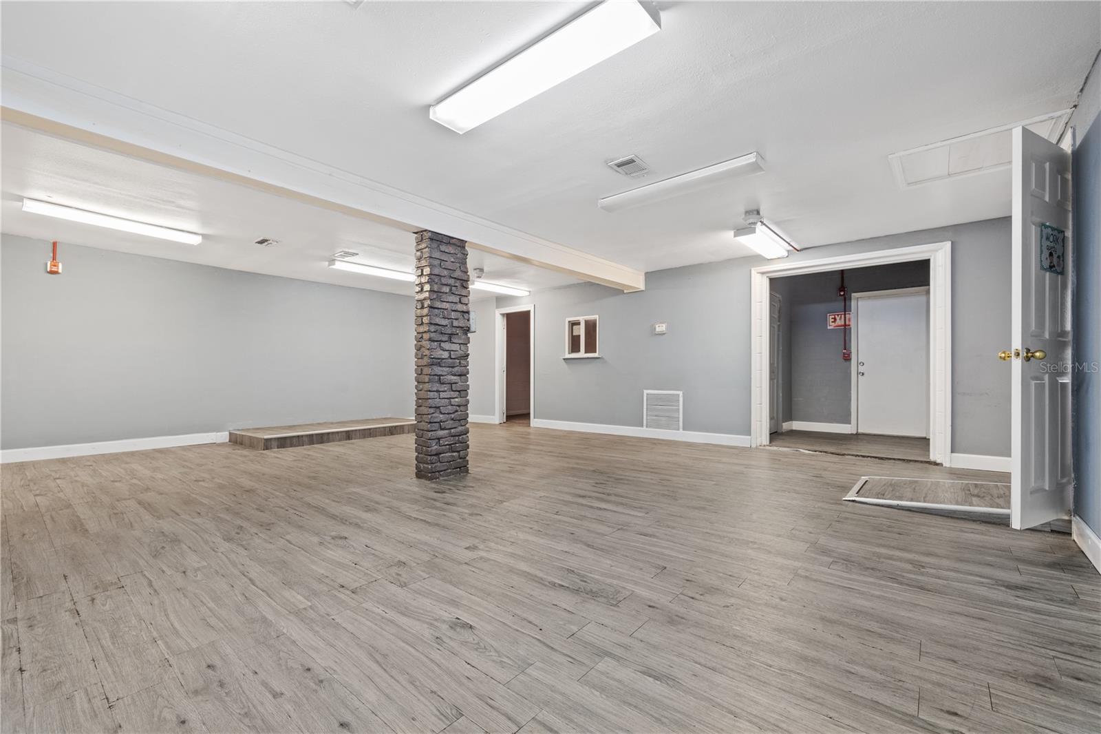 711 N PARSONS AVE — photo 16