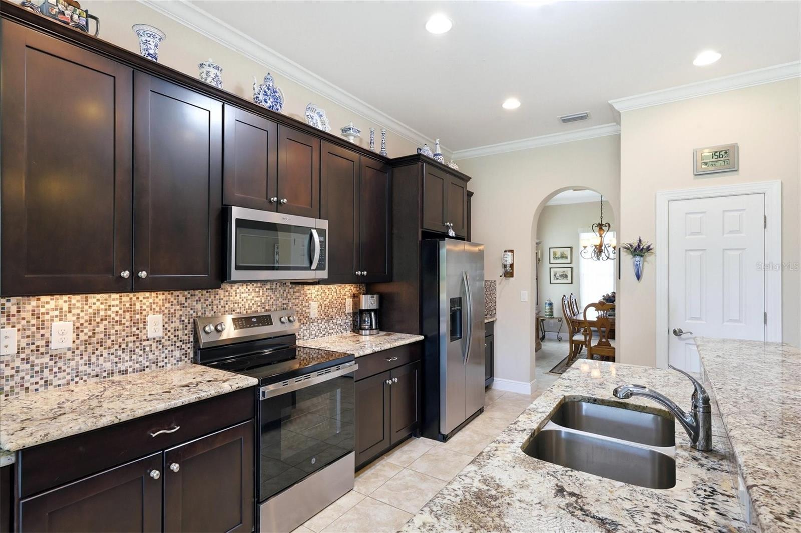 345 SAVONA WAY — photo 41