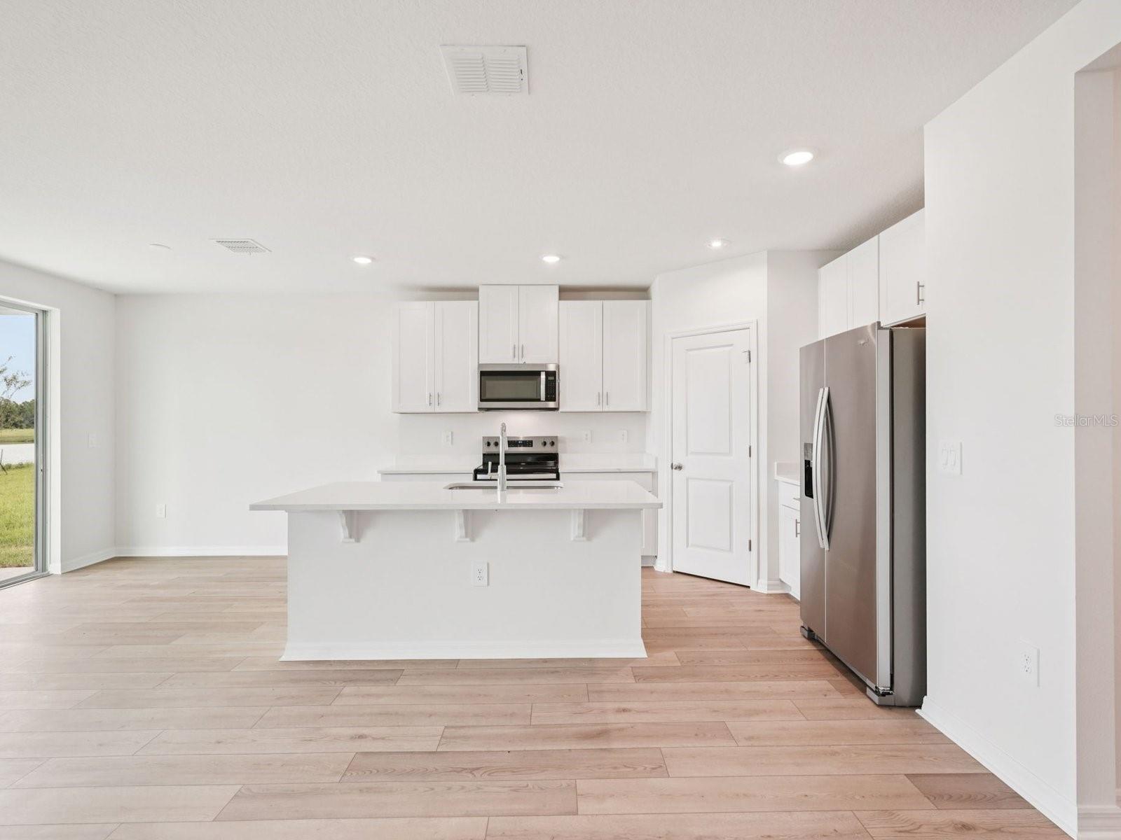 121 SYCAMORE FOLD ST — photo 2