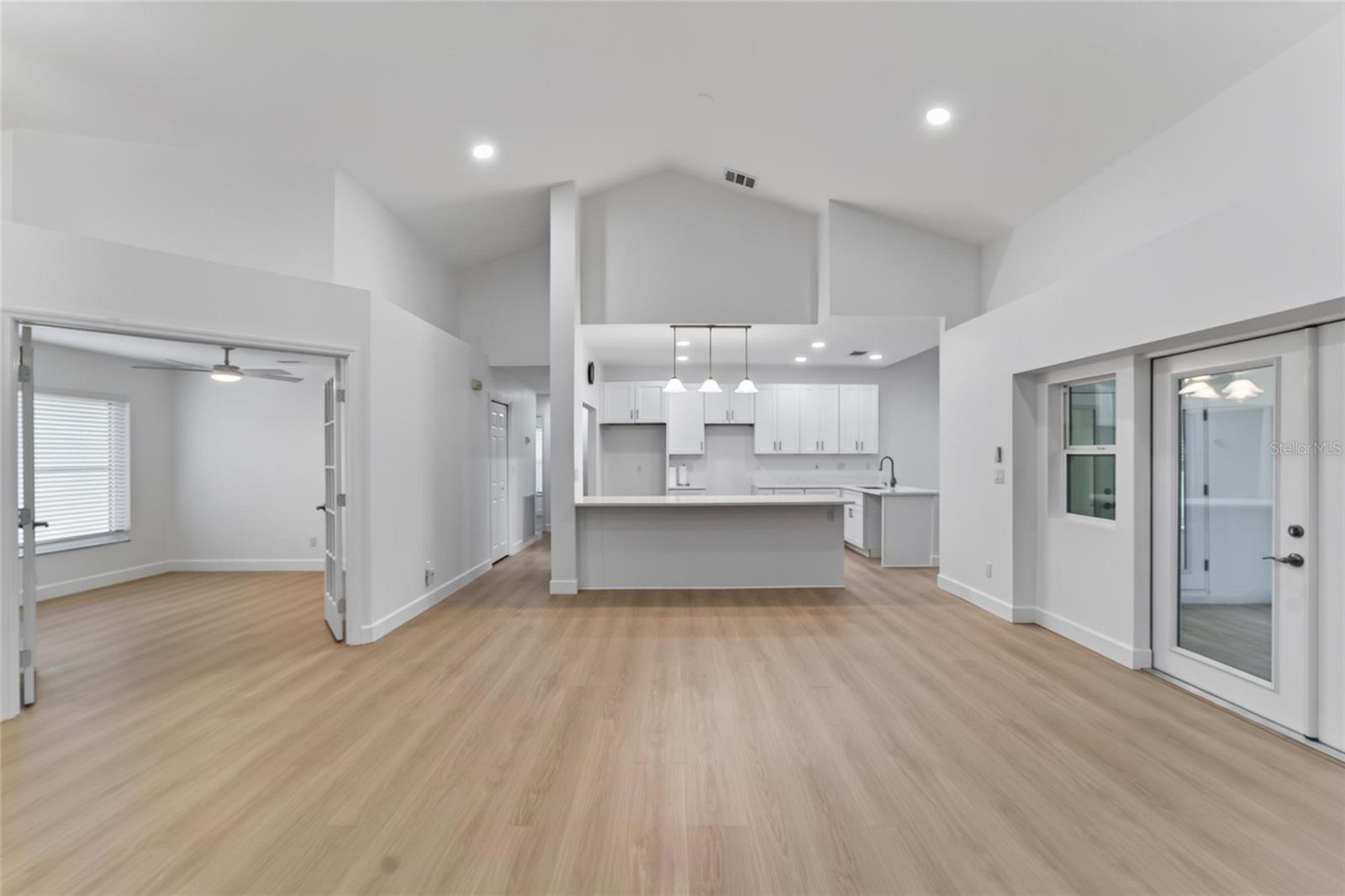 2216 NEW BEDFORD DR — photo 5