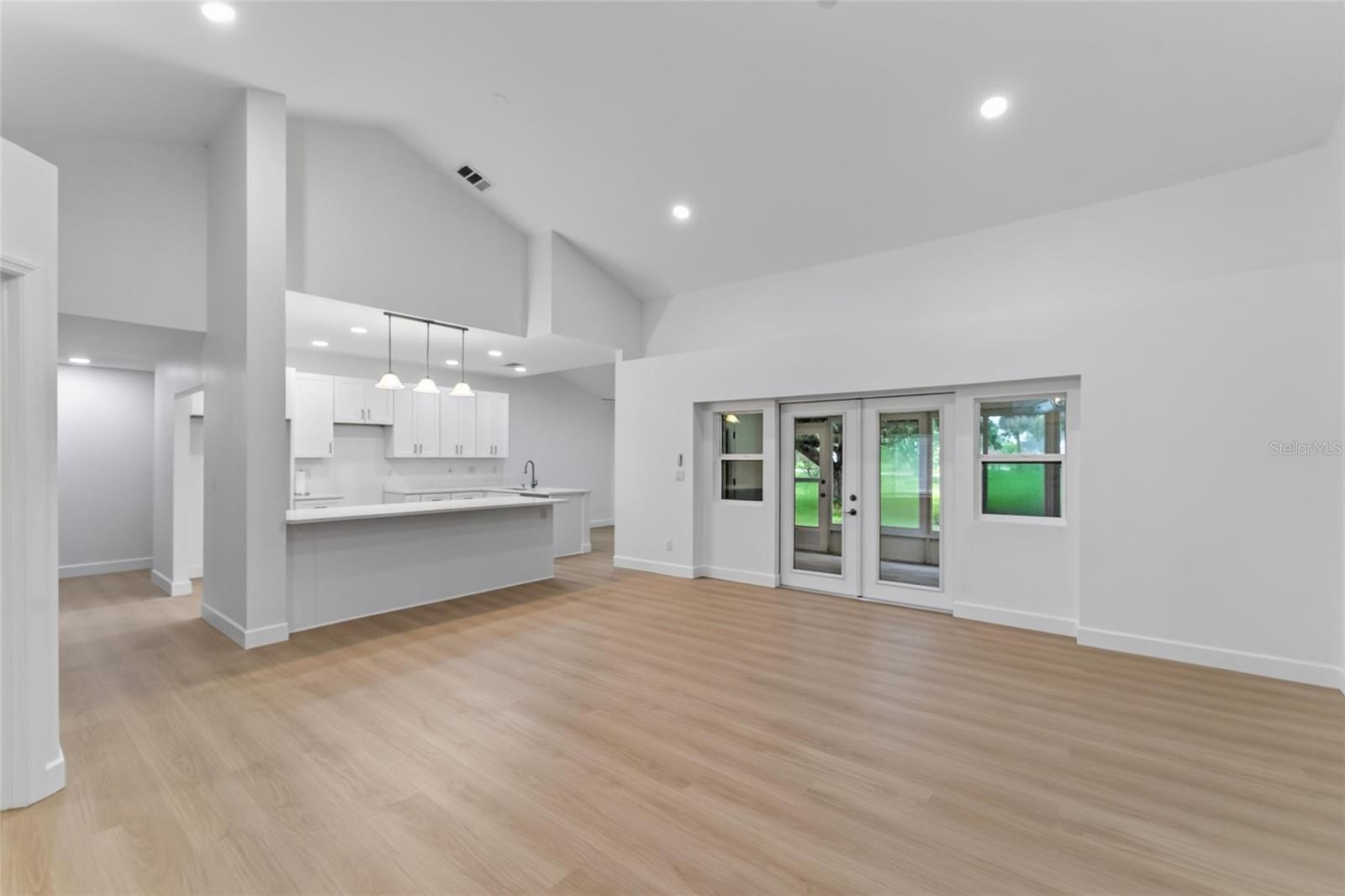 2216 NEW BEDFORD DR — photo 4