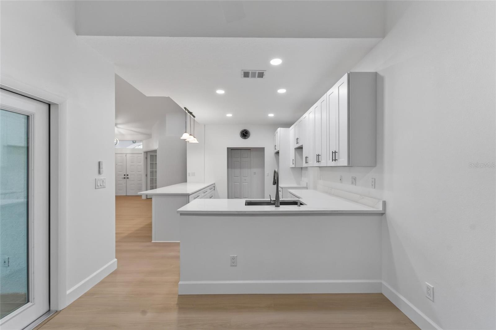 2216 NEW BEDFORD DR — photo 31