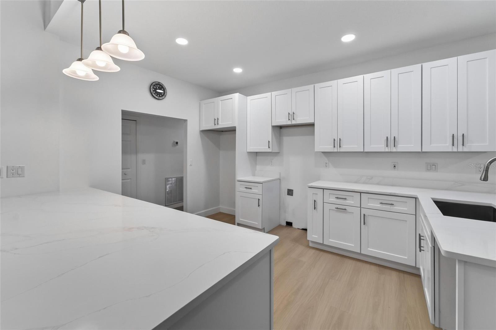 2216 NEW BEDFORD DR — photo 24