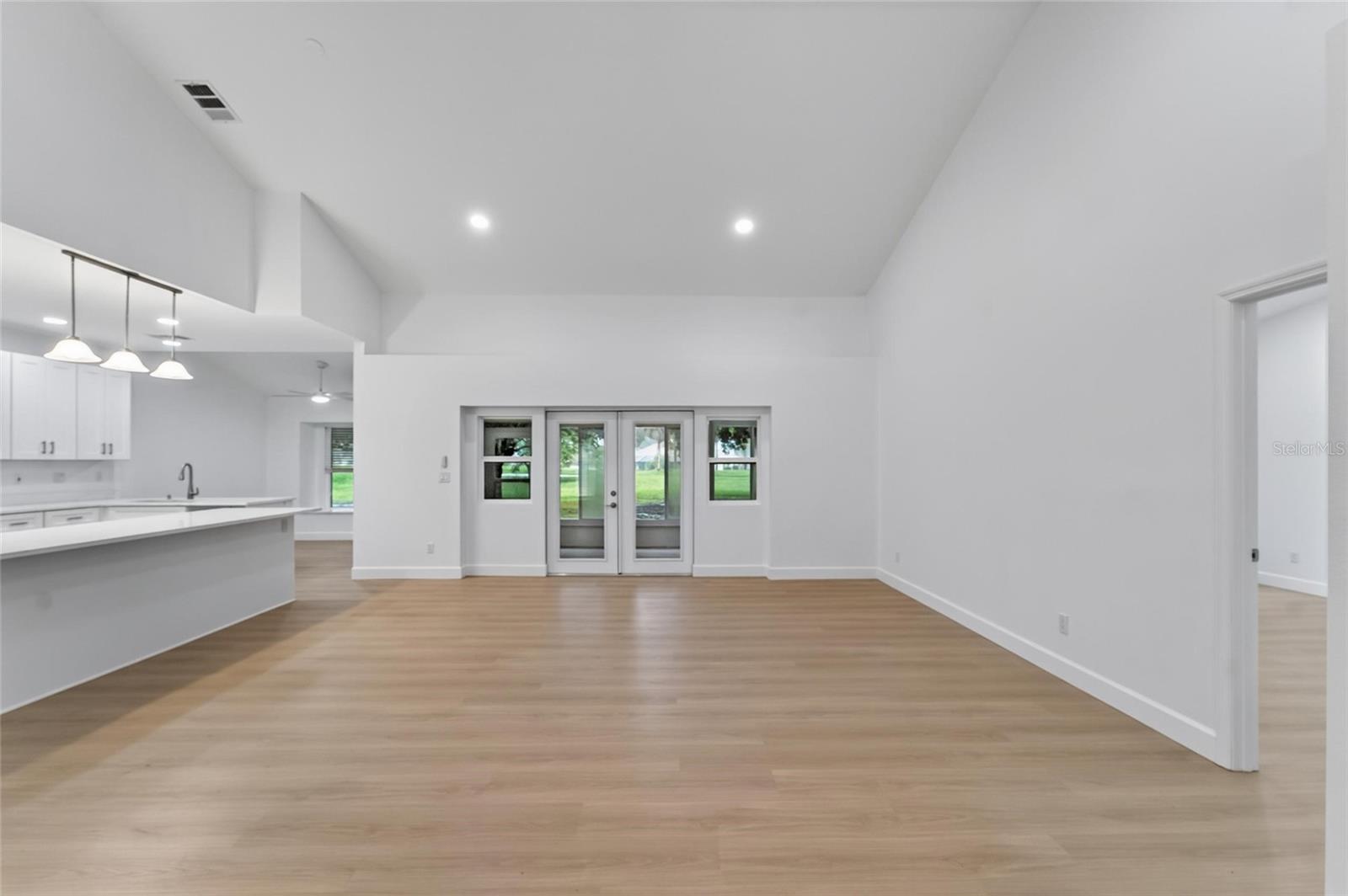 2216 NEW BEDFORD DR — photo 3