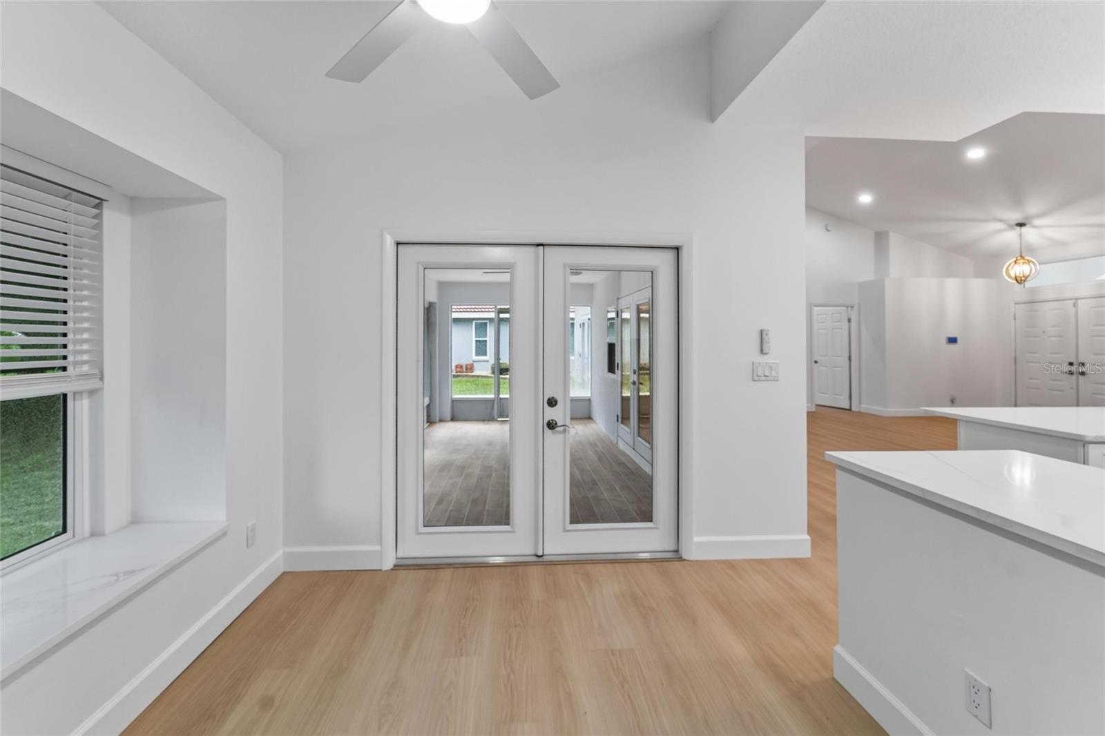 2216 NEW BEDFORD DR — photo 32