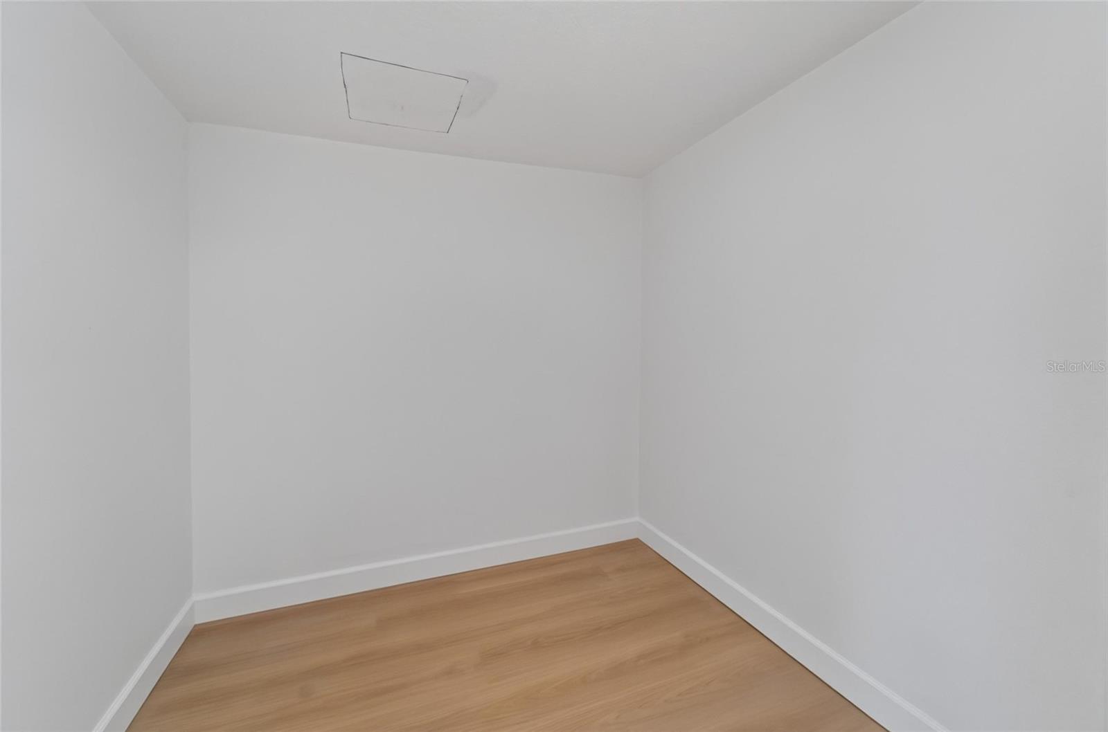 2216 NEW BEDFORD DR — photo 16