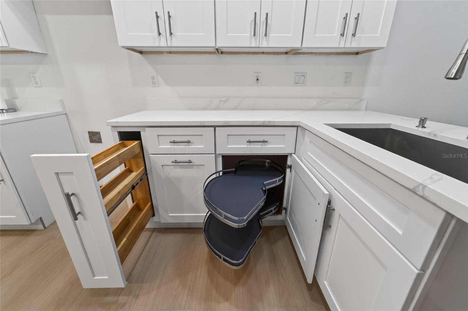 2216 NEW BEDFORD DR — photo 28
