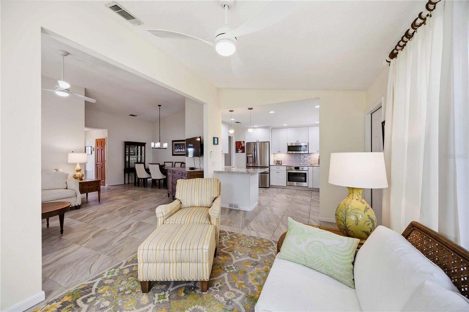 306 PERSIMMON ST #208 — photo 4