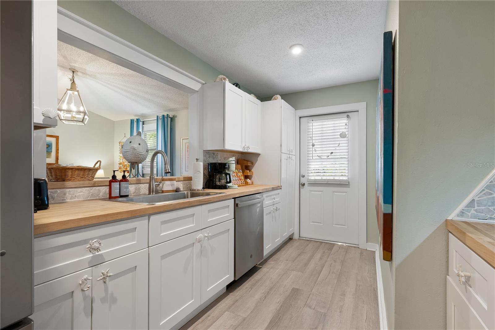 3476 WINTON AVE — photo 23